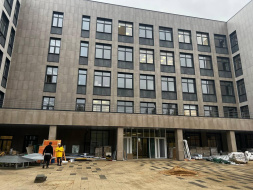 В новую поликлинику в Лобне завезли мебель В новую поликлинику в Лобне завезли мебель