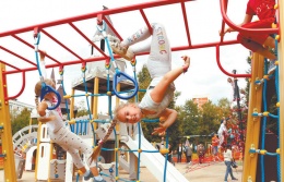 Две детские площадки по губернаторской программе установлены в Лобне