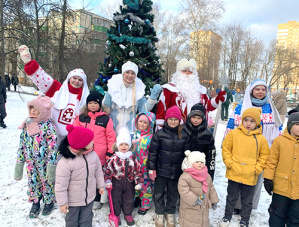 Новогоднее представление от Центра досуга прошло в микрорайоне Восточный Лобни