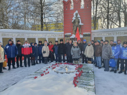 Депутаты возложили цветы к  Братской могиле воинов Великой Отечественной войны