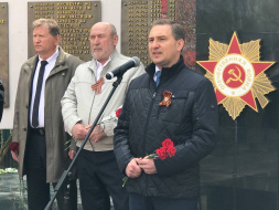 Митинг состоялся на Братской могиле «Вечный огонь» на Краснополянском шоссе