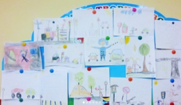 В МБДОУ №14 «Радуга» дети подготовительной группы №12 нарисовали рисунки на тему "Ребенок и дорога"