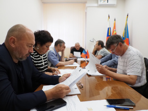 О присвоении почетных наград