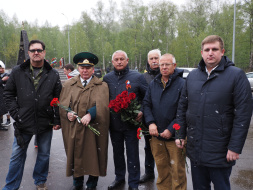 Депутаты приняли участие в «Вахте памяти»