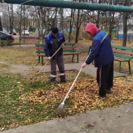 В Лобне проводятся работы по уборке территорий 
