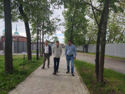 В Лобне проверили благоустройство парка Киово