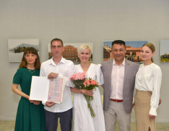 В Лобне поздравили с бракосочетанием семью участника СВО