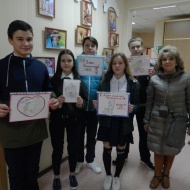Пенсионеров, отдыхающих в ОДП «Уют» Лобненского КЦСОН, поздравили стихами и рисунками учащиеся 8-х классов школы №6