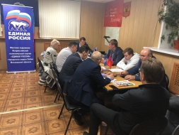 Очередное заседание политсовета местного отделения партии "Единая Россия" было посвящено реализации партийных проектов и повышению рейтинга Партии