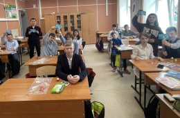 В Лобне полицейские провели профилактические беседы с подростками 