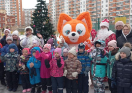 Центр детских и молодежных инициатив «ШАНС» провел для лобненцев новогоднее представление