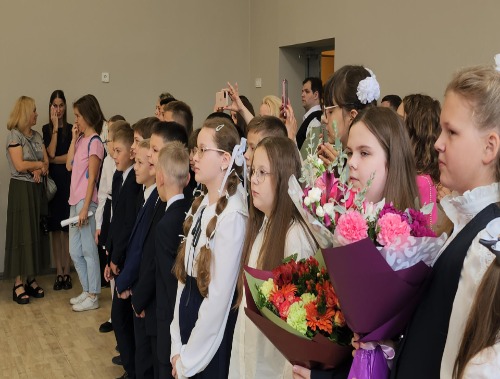 В Лобненском лицее отпраздновали День знаний в обновленном здании В Лобненском лицее отпраздновали День знаний в обновленном здании