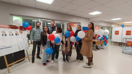 Жители Лобни пришли на выборы большой компанией Жители Лобни пришли на выборы большой компанией