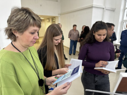 В администрации Лобни открылась выставка антикоррупционной литературы 