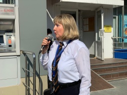 Женщина-пилот Ольга Кирсанова поздравила жителей Лобни с Днем города