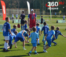 Лучшие футболисты России сыграли со спортсменами Лобни Лучшие футболисты России сыграли со спортсменами Лобни