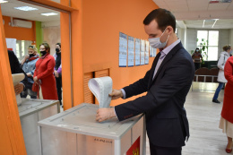 Глава городского округа Лобня принял участие в  очном предварительном голосовании партии «Единая Россия»  