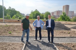 Строительные площадки домов на ул. Батарейная, а также в мкр. Лобня Сити, сдачи которых так ждут жители, осмотрел глава  города Евгений Смышляев