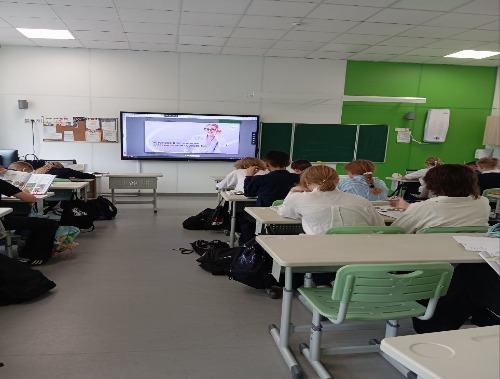 В школах Лобни стартовал профориентационный курс «Россия — мои горизонты» В школах Лобни стартовал профориентационный курс «Россия — мои горизонты»