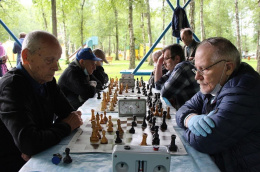 Инстаграмм главы: В преддверии Международного дня шахмат лобненские любители шахмат встретились в центральном парке культуры