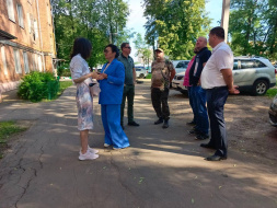 Глава Лобни проверила содержание домов в Научном городке и на улице Аэропортовская