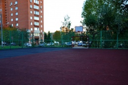 На спортивной площадке на ул. Крупской заменено резиновое покрытие