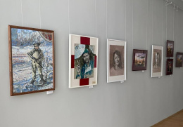 В Лобне открылась выставка работ о героях СВО