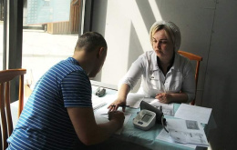 Жители Лобни проверят здоровье в Центральном парке Жители Лобни проверят здоровье в Центральном парке