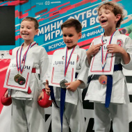 Девять медалей получили лобненские каратисты на областных соревнованиях