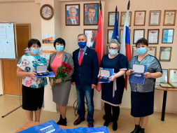 Депутаты Лобни поздравили учителей с профессиональным праздником