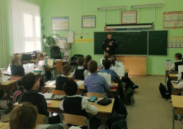 Лобненские Госавтоинспекторы провели профилактические беседы со школьниками