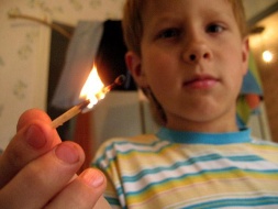 Детская шалость с огнем - причина пожаров