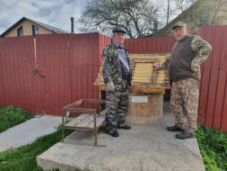 В рамках акции «Добрые дела» в микрорайоне Красная поляна установили новый домик для колодца