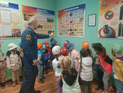 Лобненские дети узнали о профессии пожарного