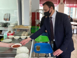 Партийцы Лобни продолжают проводить мониторинги наличия и качества горячего питания в городских школах