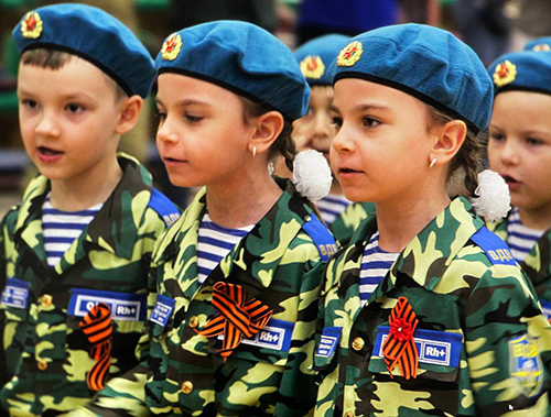 В Лобне прошел парад юнармейцев