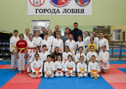 Замглавы Лобни вручил почетную грамоту спортсменам Замглавы Лобни вручил почетную грамоту спортсменам