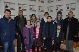 Полицейские Лобни совместно с членами Общественного совета и Совета ветеранов провели экскурсию по ОМВД для воспитанников центра для несовершеннолетних