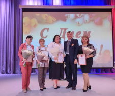 Накануне Дня Учителя депутаты поздравили педагогов с праздником Накануне Дня Учителя депутаты поздравили педагогов с праздником