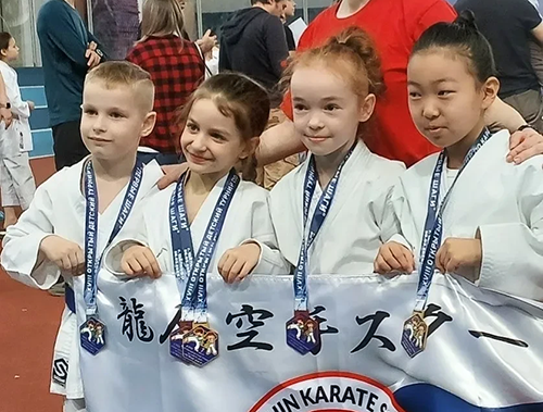 Воспитанники лобненской школы карате завоевали более 20 наград на открытом детском турнире