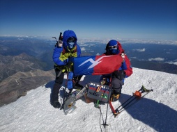 Флаг Лобни был установлен на вершине Эльбруса