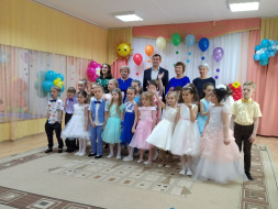 Дмитрий Краснов поздравил выпускников детского сада "Золотая рыбка"