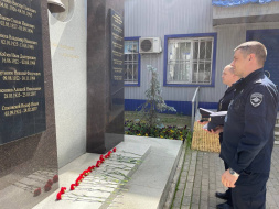 Полицейские Лобни почтили память погибших в Великой Отечественной войне