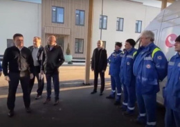 Врачи Лобни получили от Губернатора новую машину скорой помощи Врачи Лобни получили от Губернатора новую машину скорой помощи