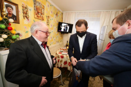 Игорь Брынцалов поздравил ветерана из Реутова с наступающим Новым годом