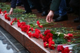 Члены Общественного совета и совета Ветеранов при ОМВД России по г.о. Лобня возложили цветы к мемориалу памяти