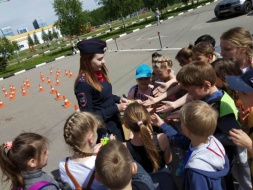 В Лобне сотрудники Госавтоинспекции провели акцию «Внимание дети»