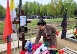 Глава Лобни почтила память погибших