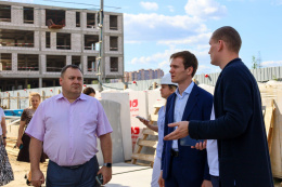 В Лобне проверили ход строительства многоэтажного дома