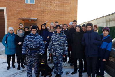После встречи школьники поблагодарили сотрудников полиции и задали им интересующие вопросы